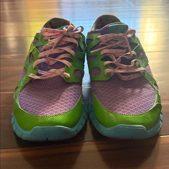 Women’s Nike purple “live love laugh” hearts and flowers in size 9.5 - Picture 4 of 7